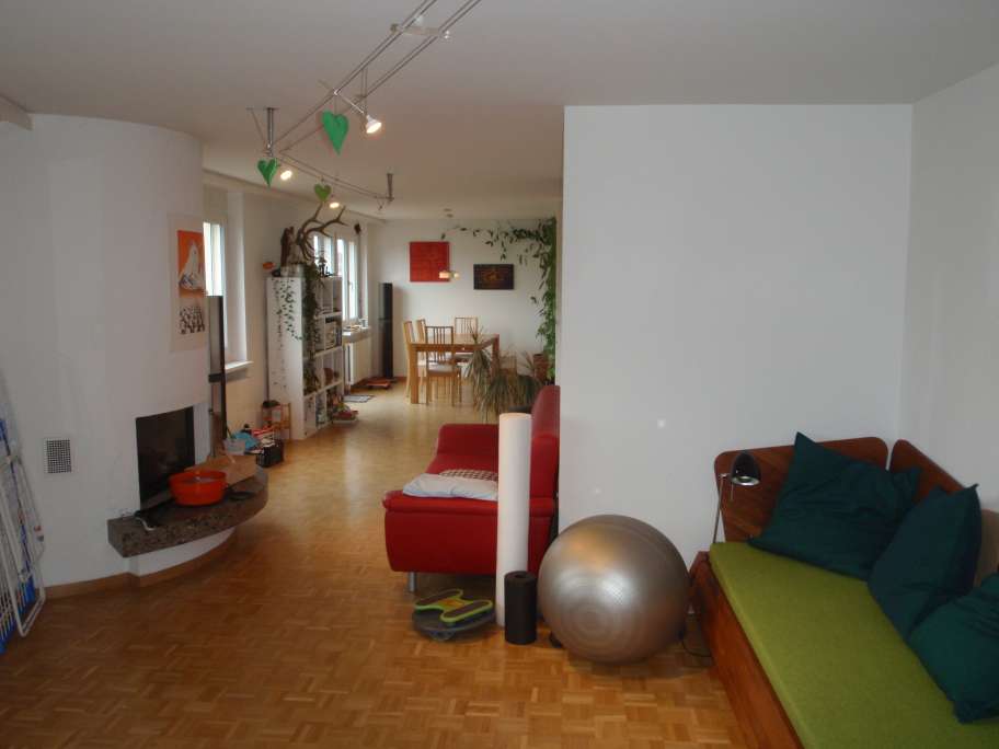 Wohnzimmer in der ganzen L&auml;nge